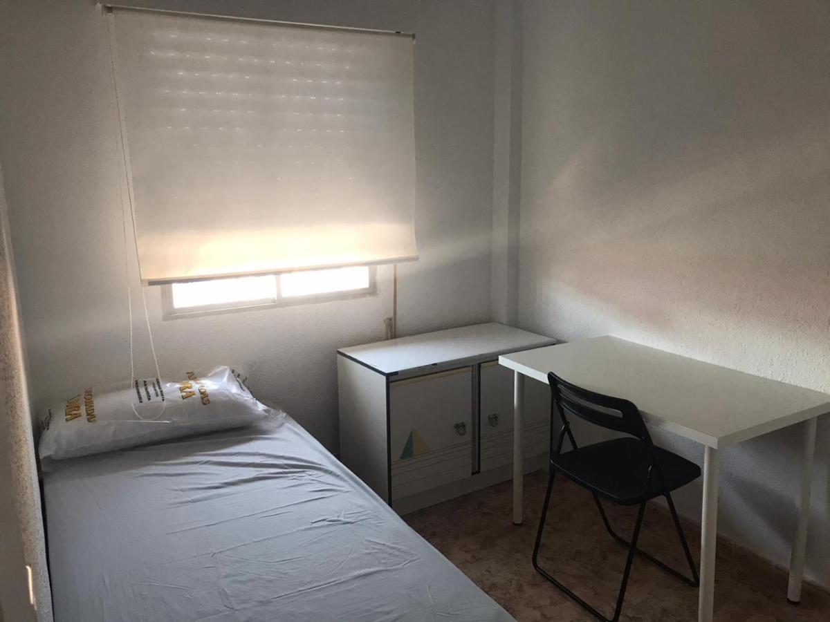 4 Dorm Cerca De Playa Y Centro Ciudad Apartment Малага Екстериор снимка